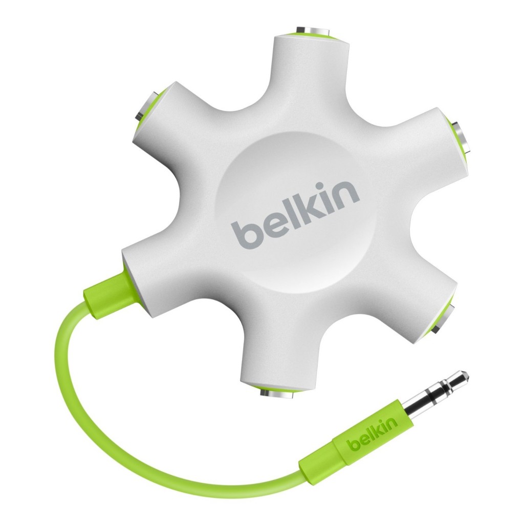 Entertaining kids while travelling- Belkin rockstar earphone splitter