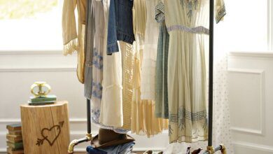 Life-Hacks-For-Your-Clothing-Closet-Fancy-rail